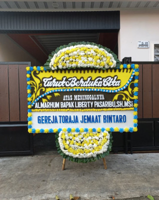 Papan Bunga Duka di Tanjung Agung Palik